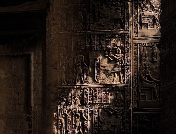 hieroglyphs-7259923_640 (1)